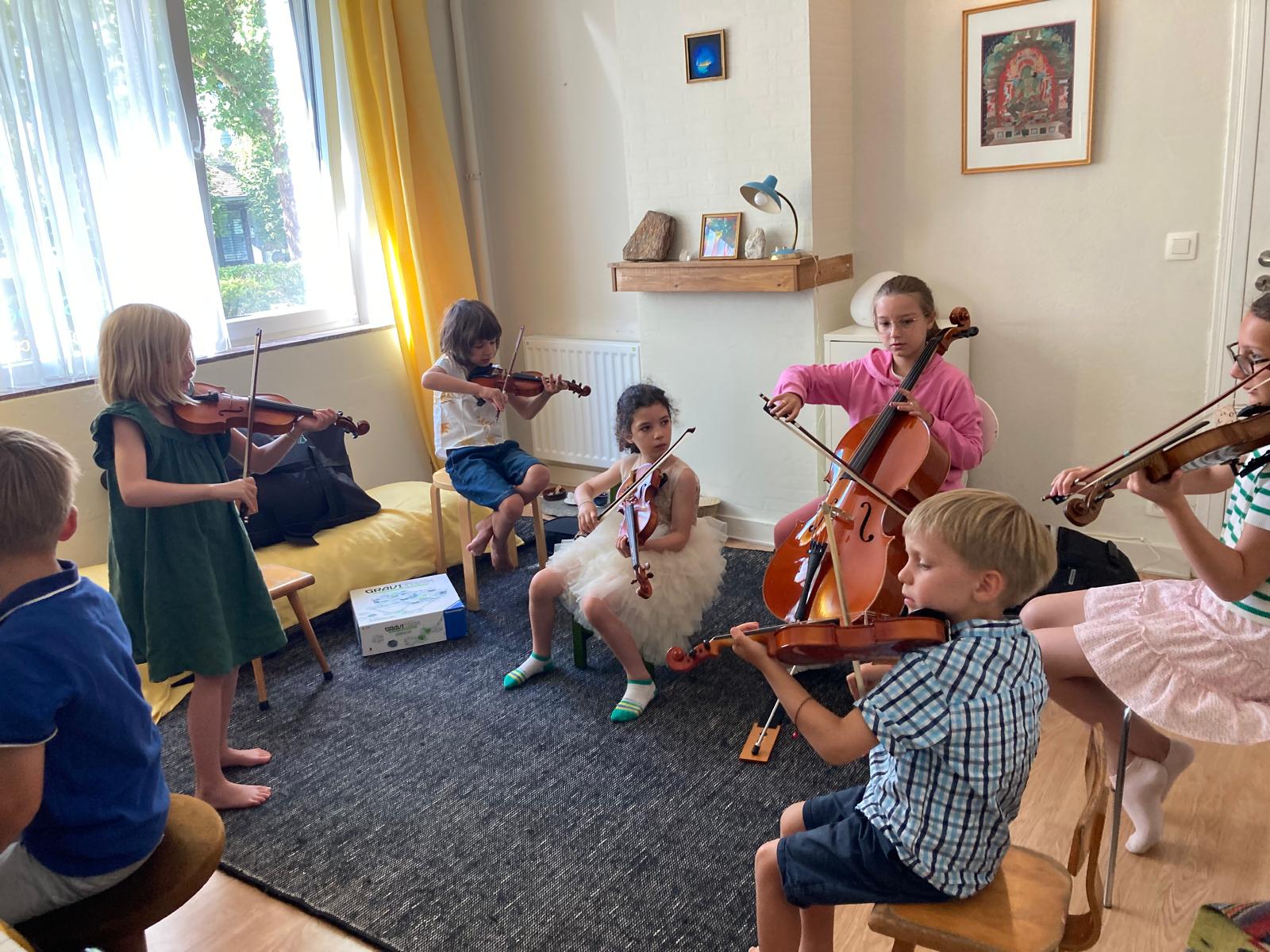 Cours collectif de violon à la Twinkle School