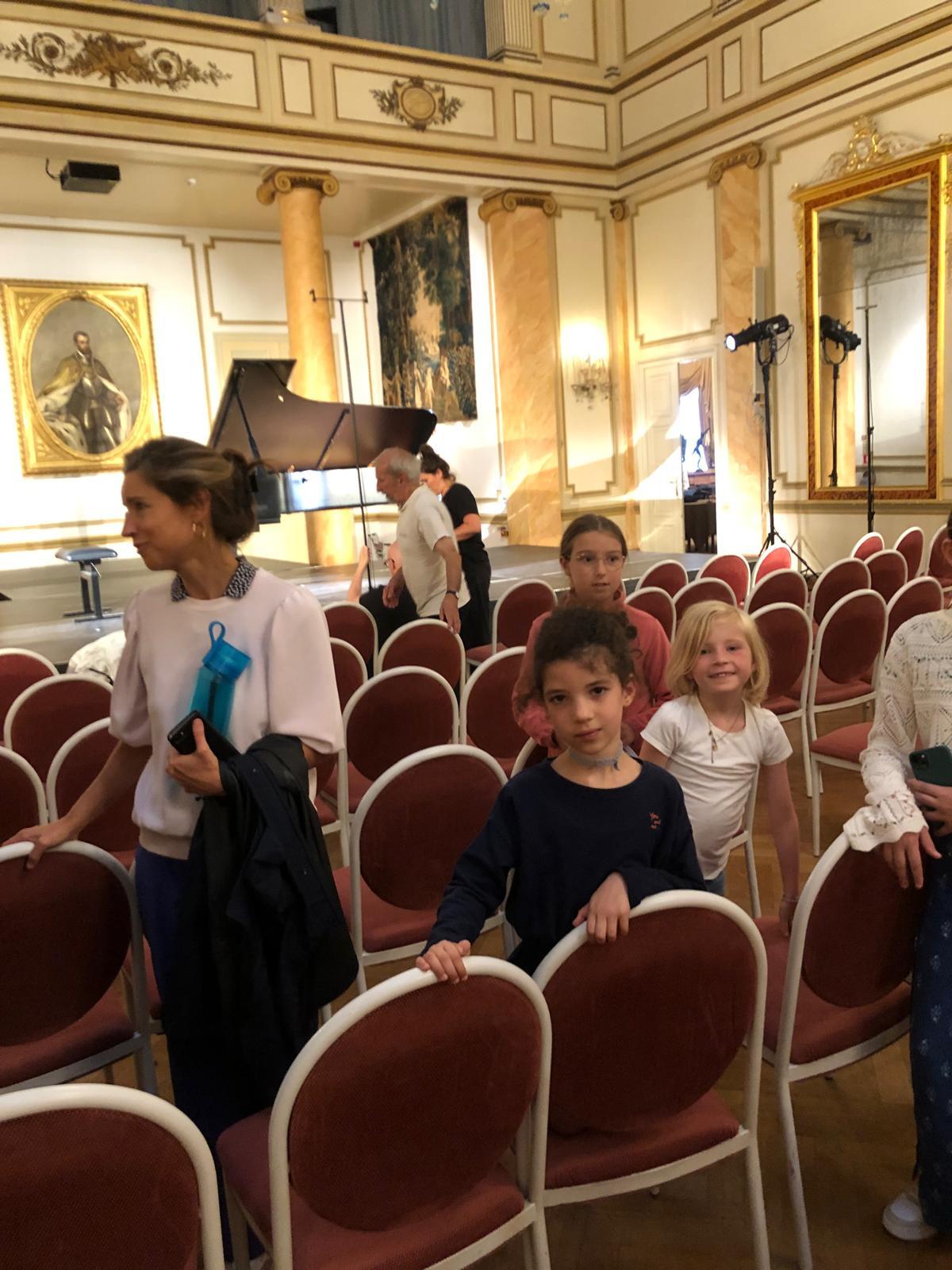 Dans la salle de concert avant de jouer
